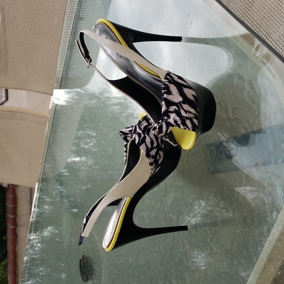 Shoes with platform and open toe - Picture 13 of 16